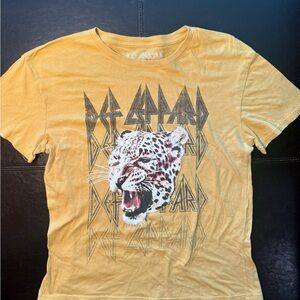 Yellow Graphic Def Leppard Band T-Shirt women’s Xl